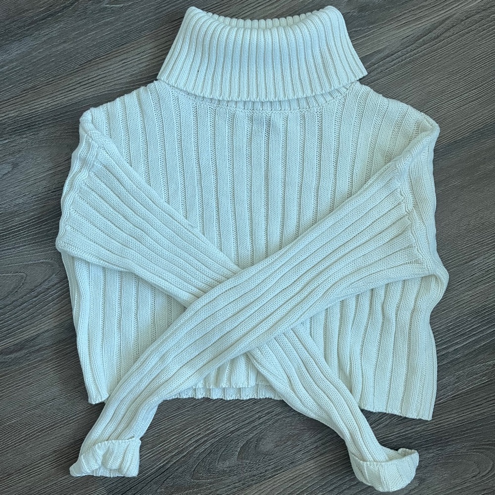 Cream White Turtleneck Sweater Crop for work, casual, never worn, Forever 21